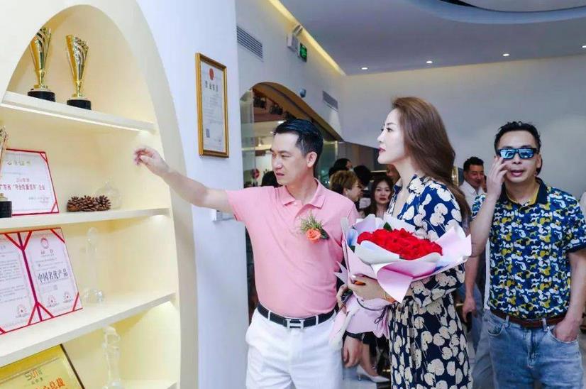 美容院整店加盟，開美容院加盟哪個品牌？