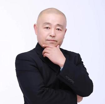 傅鳴哲：一位普通的大巴司機，如何逆襲成為美業(yè)大咖